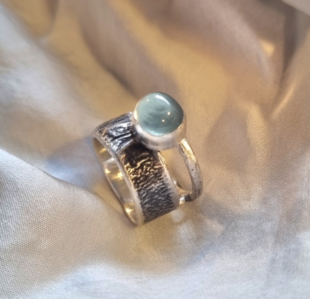 Rustik ring med aquablå Prenite sten