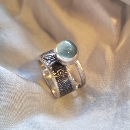 Rustik ring med aquablå Prenite sten